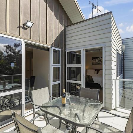 Bay Bliss - Lake Taupo Holiday Home Extérieur photo