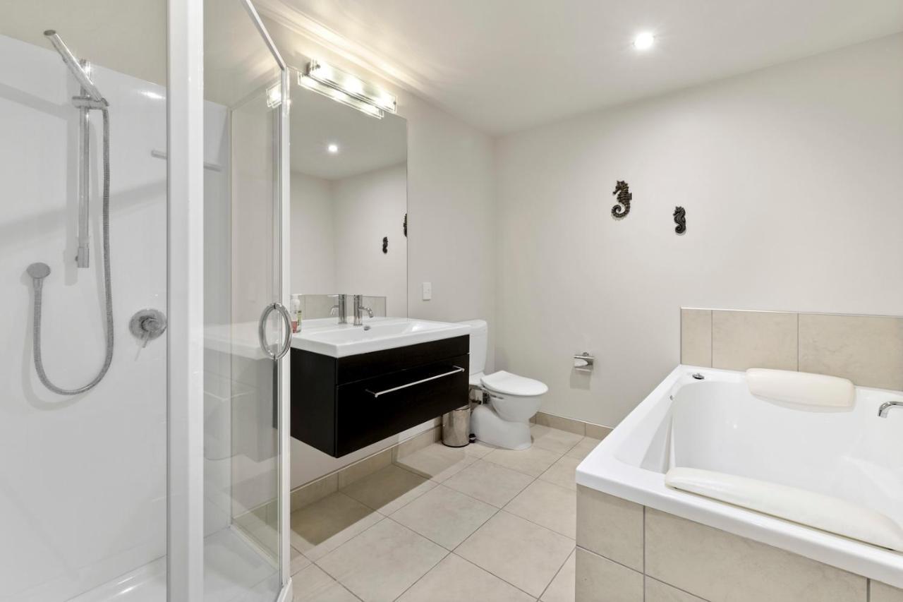 Bay Bliss - Lake Taupo Holiday Home Extérieur photo